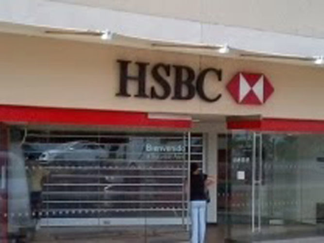 Ajijic amenities  like the HSBC at Centro Laguna storefront with person at bank machine.