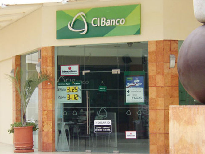 Ajijic amenities like the Cibanco at Centro Laguna Mall.