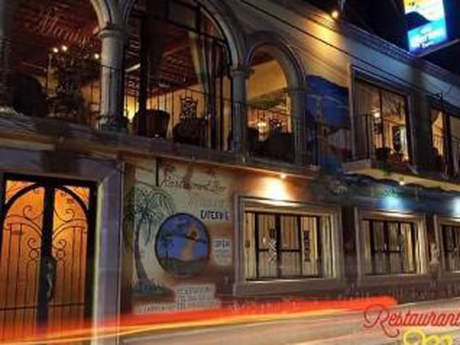 Night view of Ajijic restaurant Manix, from the street.